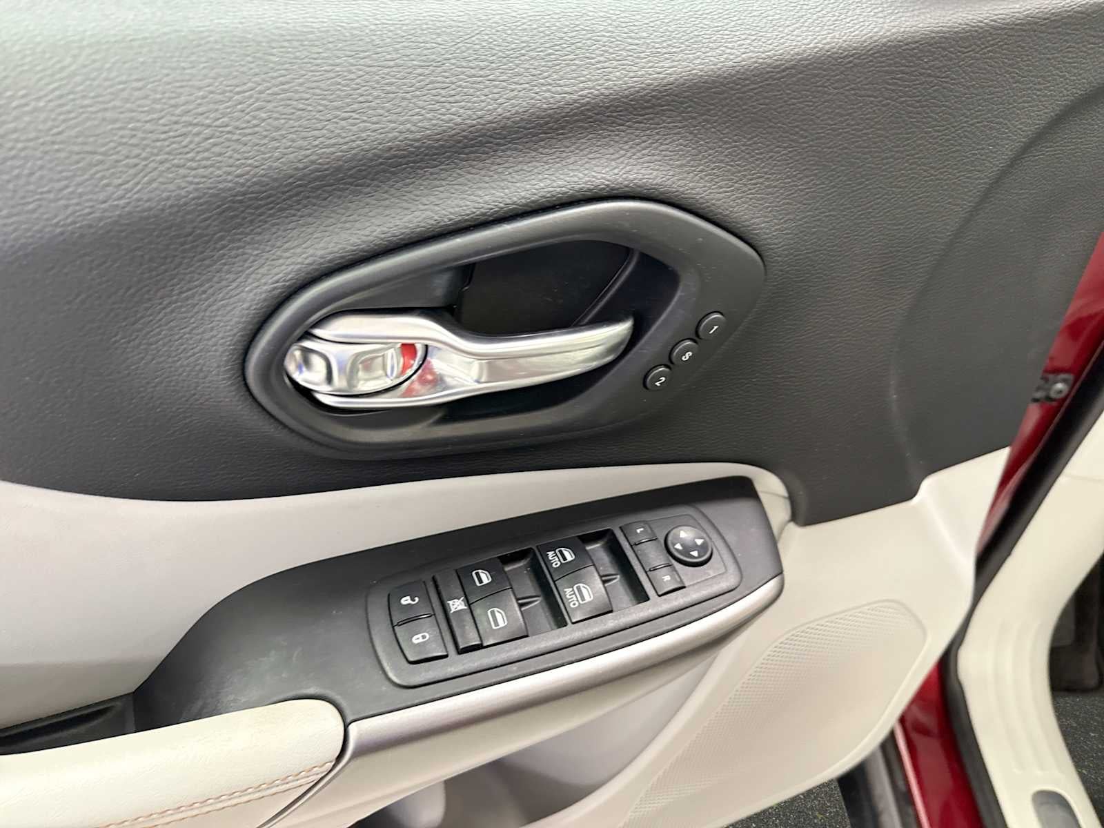 2019 Jeep Cherokee Limited FWD