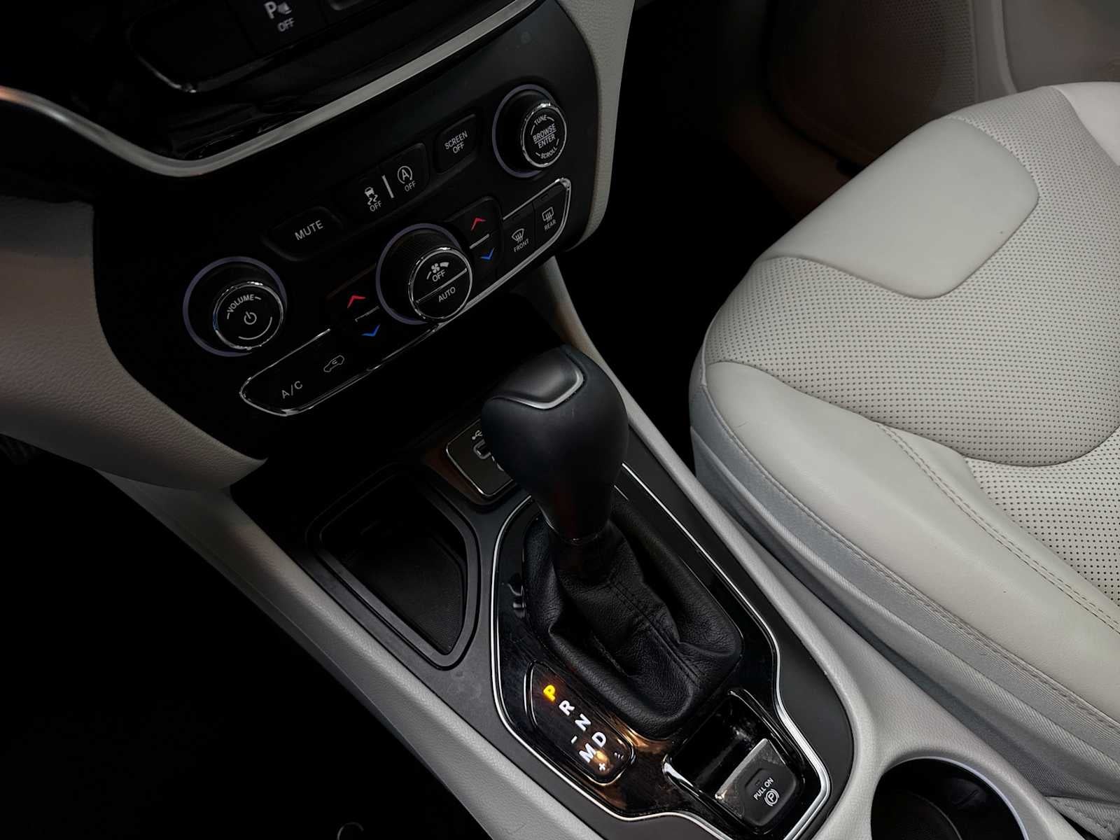 2019 Jeep Cherokee Limited FWD